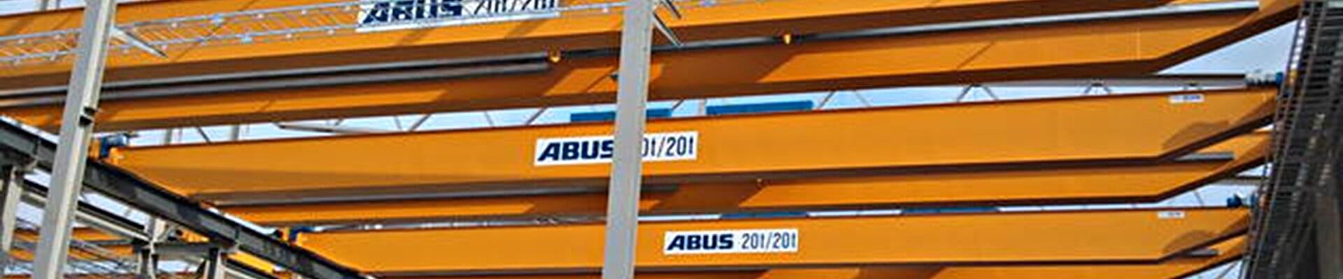 Grúa puente ABUS con una capacidad de carga de 20 t y 20 t en una nave de producción para la construcción metálica en Suecia