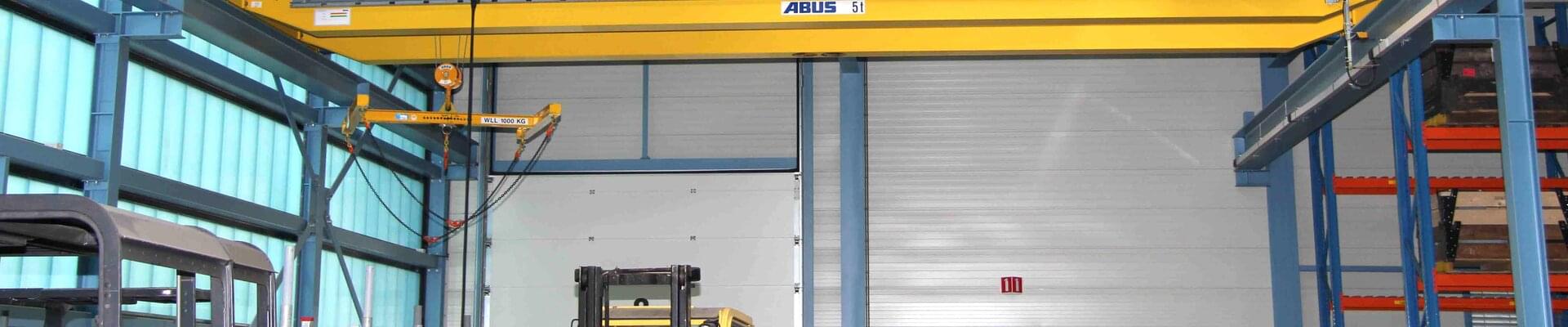Grúa ABUS con una capacidad de carga de 5 t en la empresa NedTrain Componenten de los Países Bajos