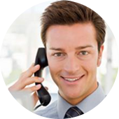 Símbolo de una persona de contacto haciendo una llamada telefónica 